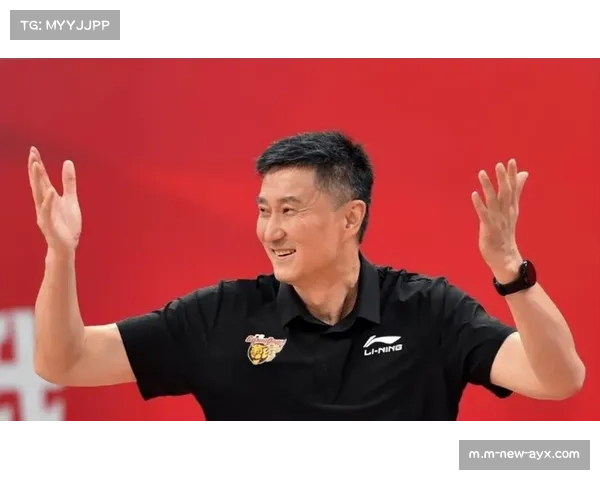 杜锋神秘微笑事件持续发酵 教练情绪表达与公众期待落差分析